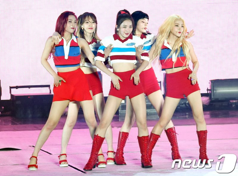 Red Velvet Performing Red Flavor For The First Time At Sm Town Live Korea Dispatch